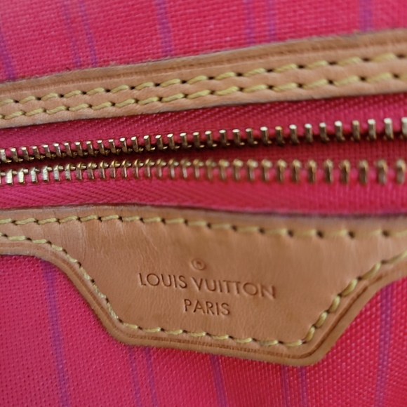 LV Azur With Pink Intirior - Picture 9 of 11